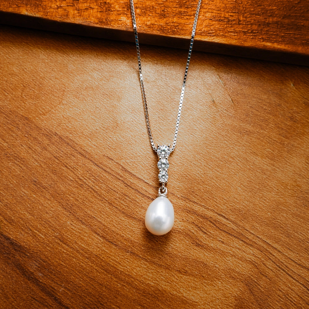 Pearl Drop Chain Pendant