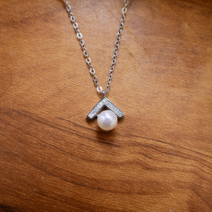 Pearl Ribbon Chain Pendant