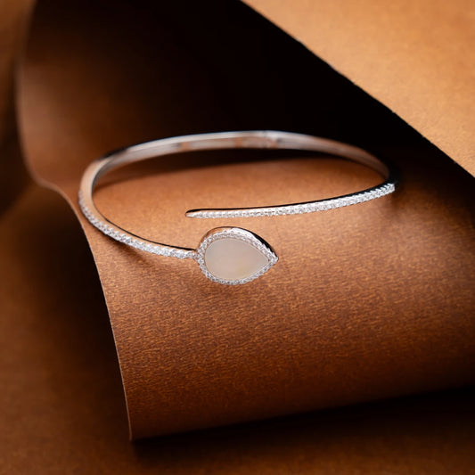 Mother of Pearl Teardrop Bracelet