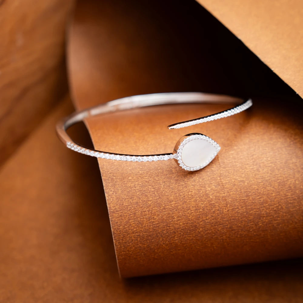 Mother of Pearl Teardrop Bracelet