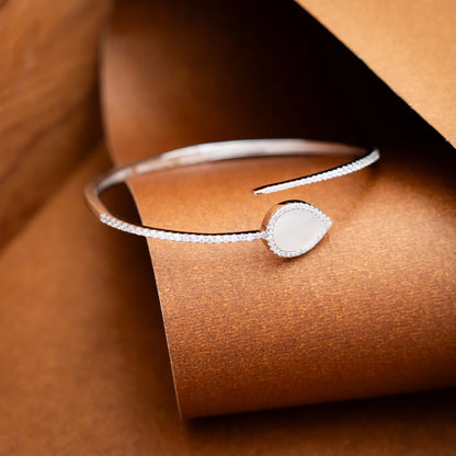 Mother of Pearl Teardrop Bracelet