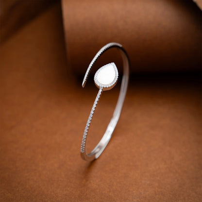Mother of Pearl Teardrop Bracelet