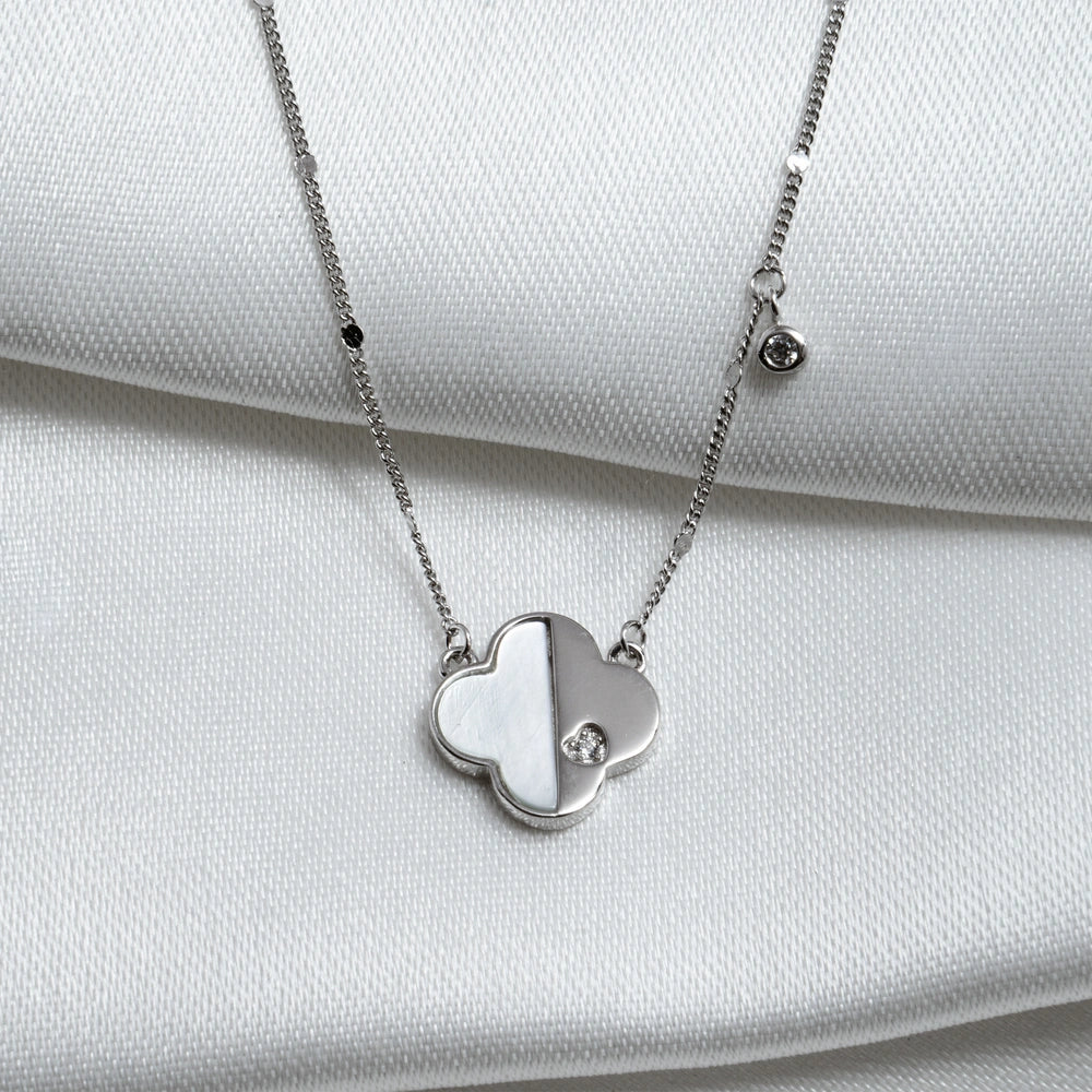 Clover Mother of Pearl Pendant Necklace