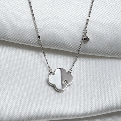 Clover Mother of Pearl Pendant Necklace