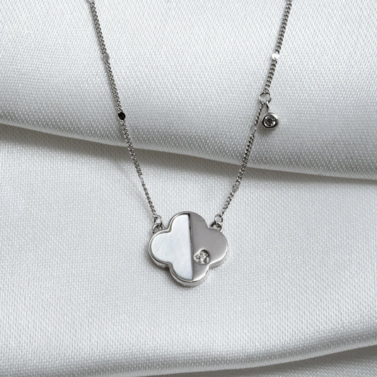 Clover Mother of Pearl Pendant Necklace
