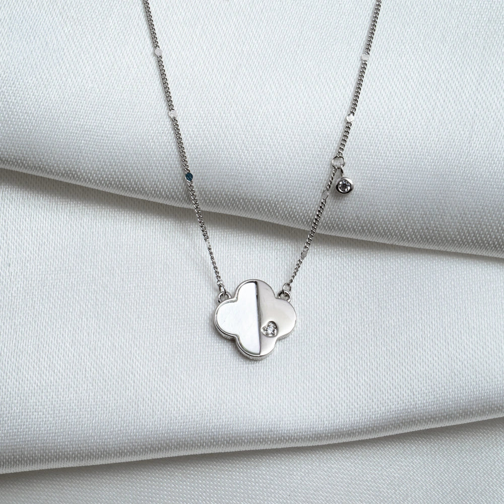 Clover Mother of Pearl Pendant Necklace