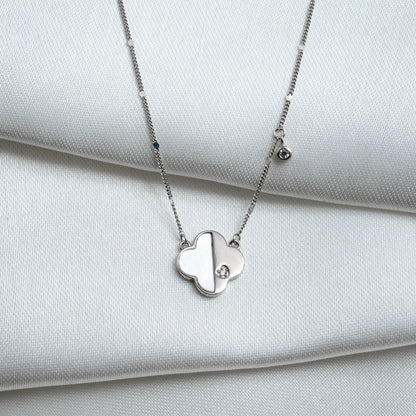 Clover Mother of Pearl Pendant Necklace