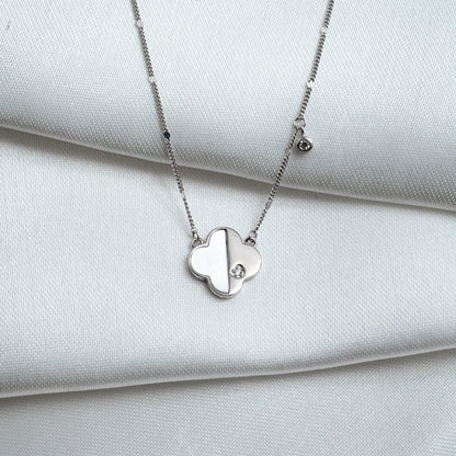 Clover Mother of Pearl Pendant Necklace